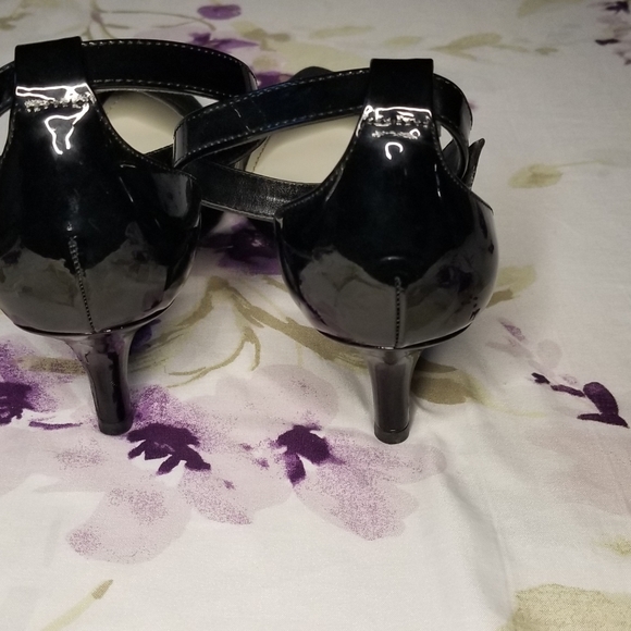 Anne Kline Kitten Heel w/ Ankle strap - Picture 5 of 7